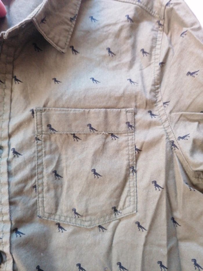 Chemise kaki dinosaure 8 ans h&m - photo numéro 3