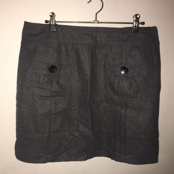 232 - Jupe cache-cache gris chiné avec 2 poches et détails