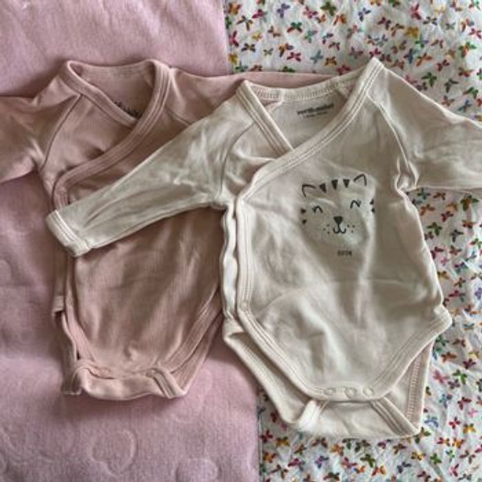 Lot de deux bodys 1mois (54/53cm)