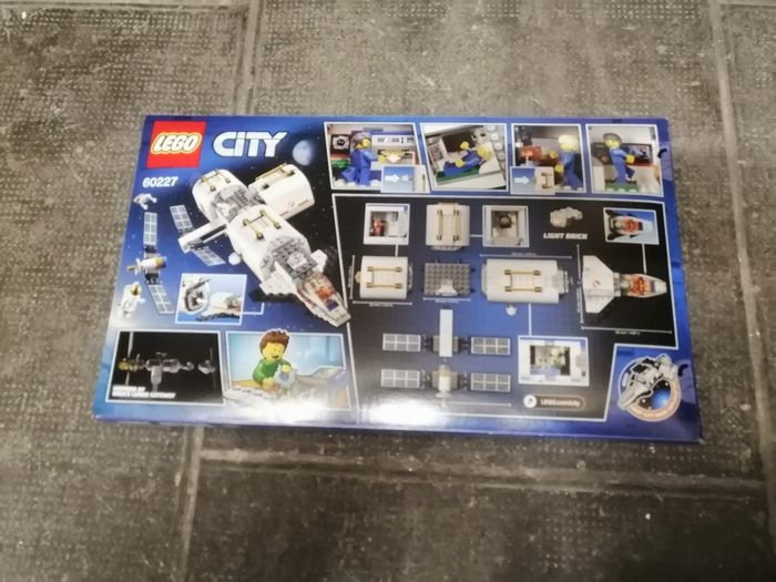 Lego City 60227 La station spatiale lunaire
[NEUF] - photo numéro 2
