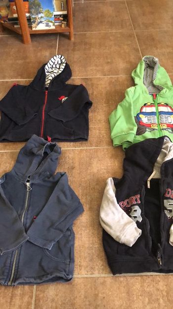 Lot de gilets 18M (4 pièces)