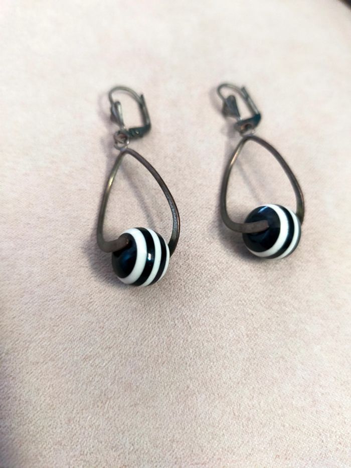 Boucles d’oreilles goutte & perle rayée – Fantaisie chic - photo numéro 3