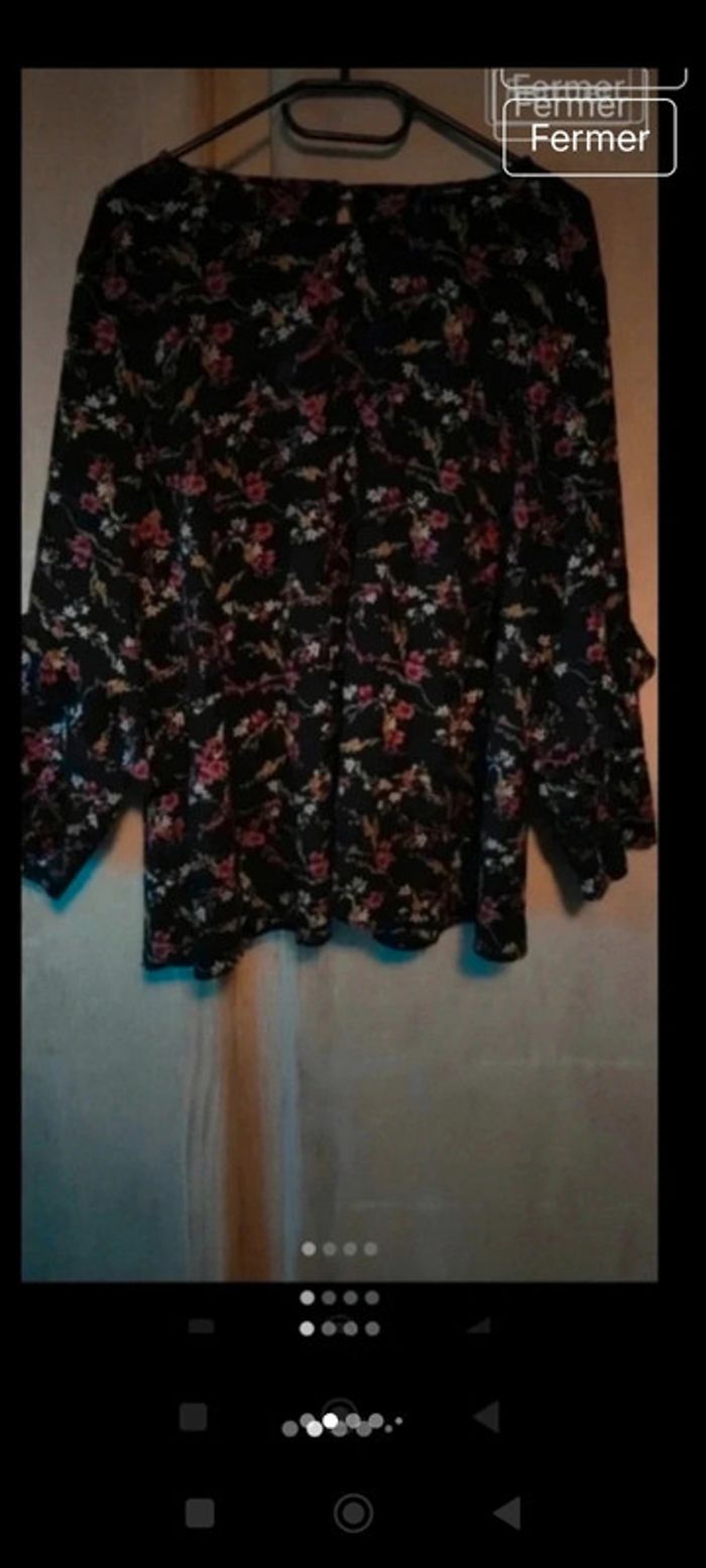 Très belle blouse fleurie - photo numéro 2