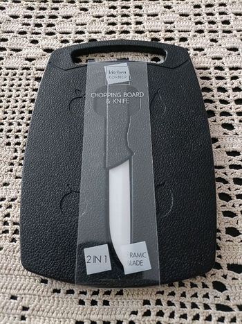 1 planche à découper avec 1 couteau intégré