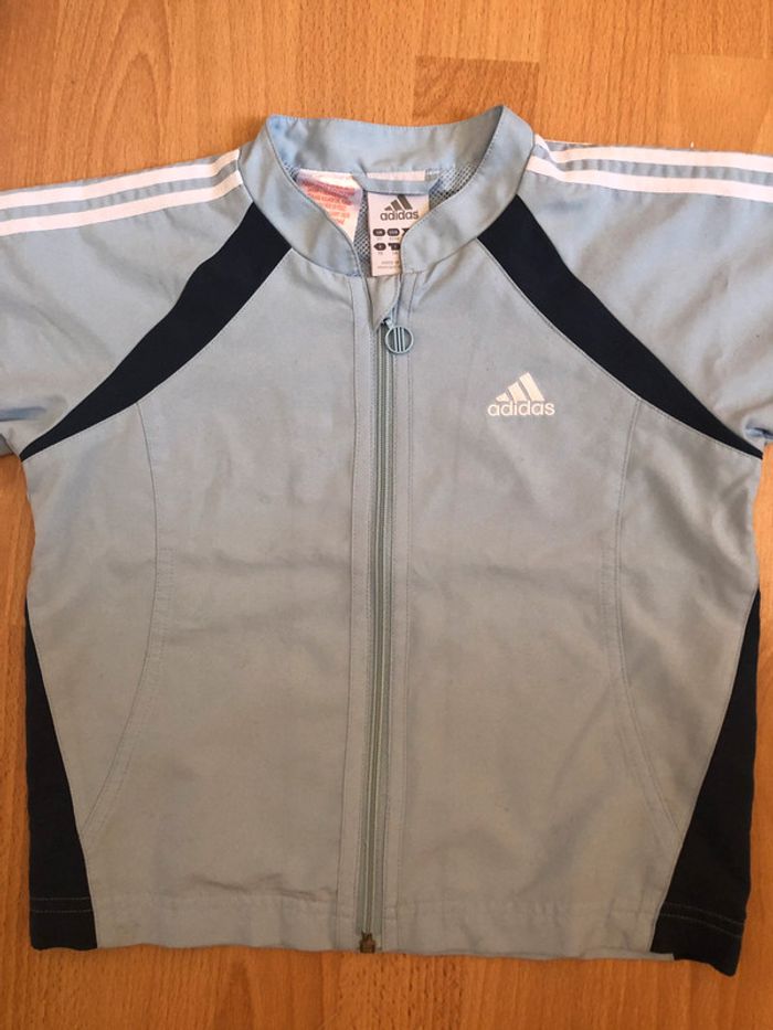 Belle veste de jogging Adidas bleue T. 3 ans TBE - photo numéro 3