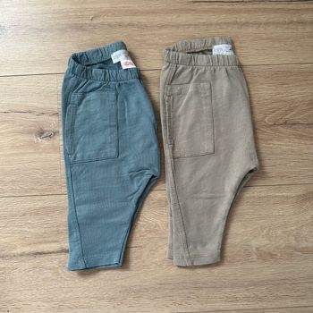 Pantalons Zara bleu  et beige taille 1-3 mois