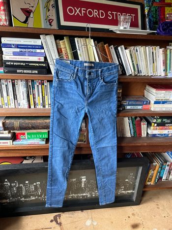 Jean Levi’s high rise super skinny T28 bleu 720