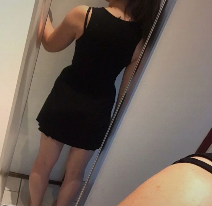 Robe noire ouverte - photo numéro 2
