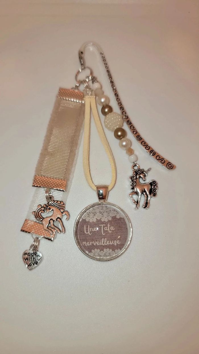 Cadeau tata, bijoux de sac ou marque page " tata merveilleuse"