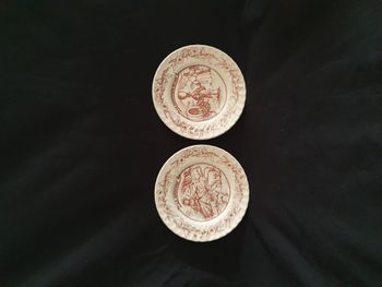 Lot de 2 assiettes La marchande de lait La bergère Yves Rocher vintage