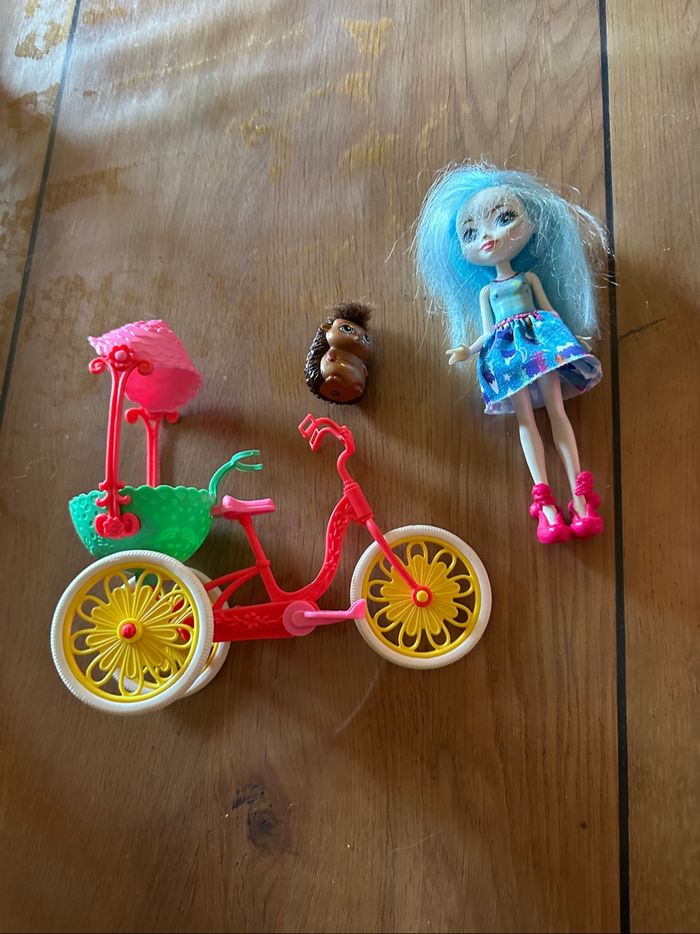 Poupée Enchantimals et son vélo Mattel