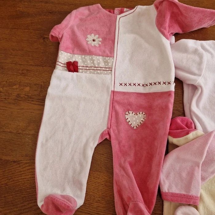Lot de pyjamas 6 et 9 mois - photo numéro 4