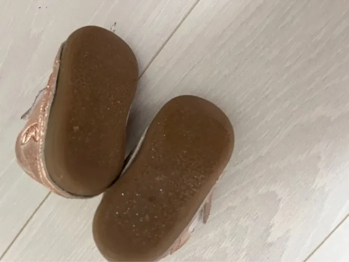Petites chaussures - photo numéro 3