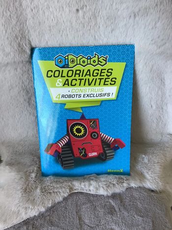 Livre coloriages et activités 4 maquettes robots à construire (0124)