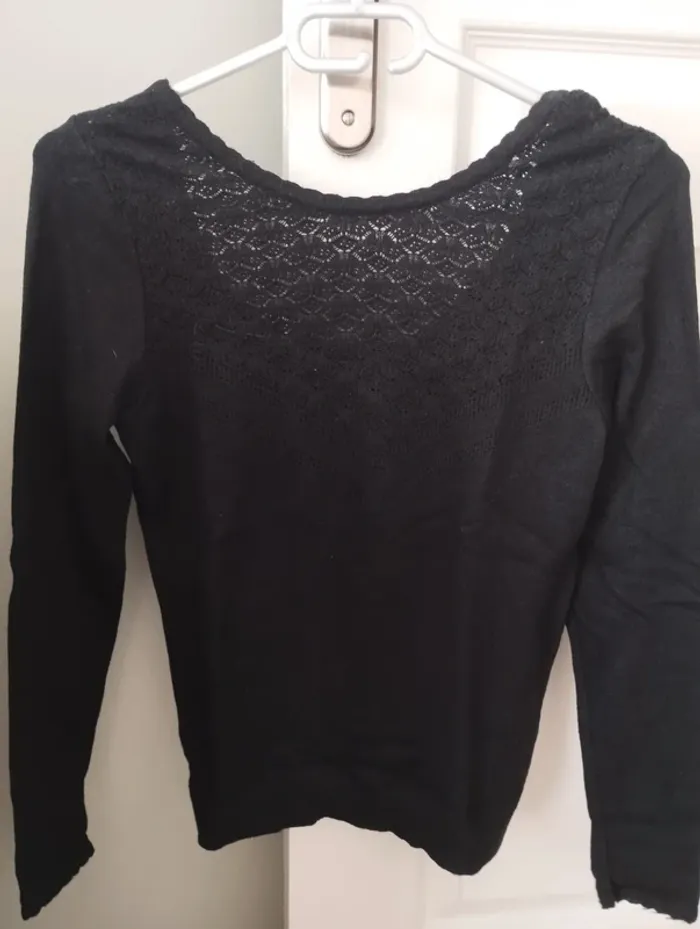 Pull noir décolleté dans le dos camaïeu 36