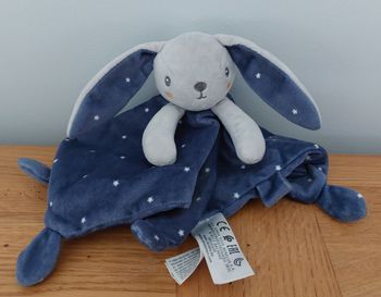 Doudou plat Lapin bleu et gris avec étoiles Simba Toys