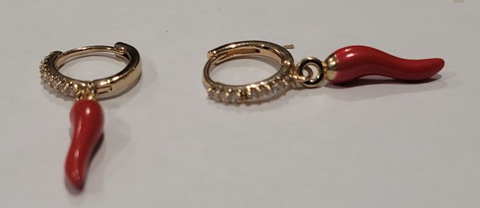 BOUCLES D'OREILLES CREOLES PIMENT ROUGE ! NEUF ! - photo numéro 4