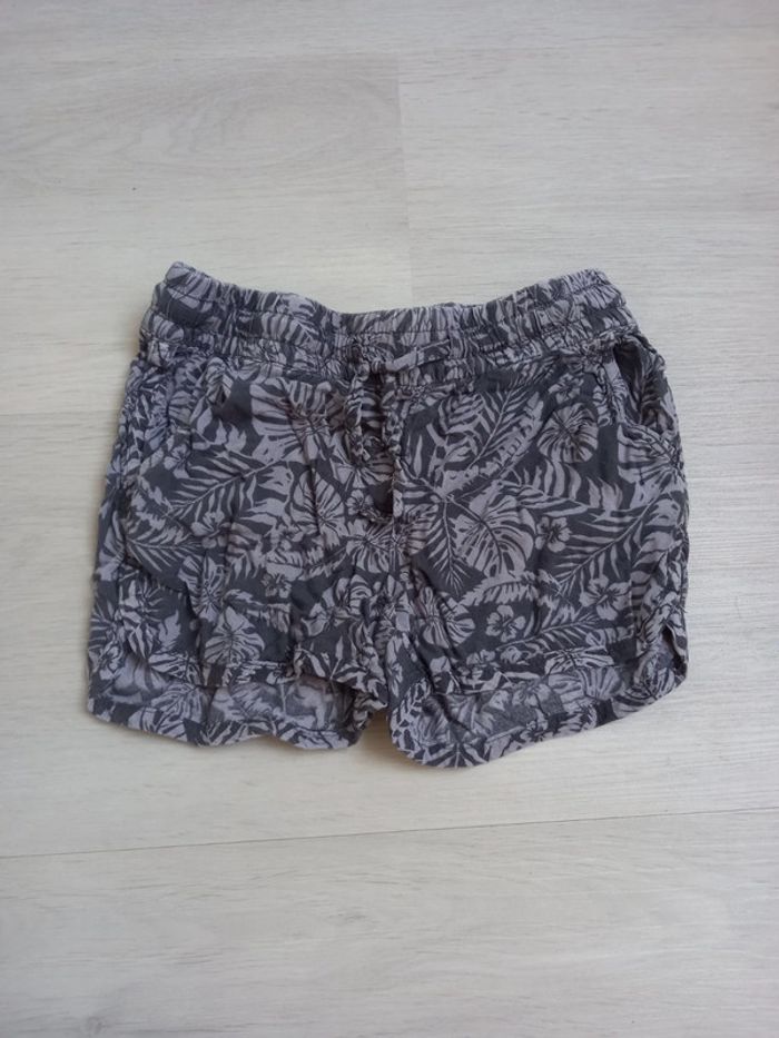 Short légé C&A taille 140