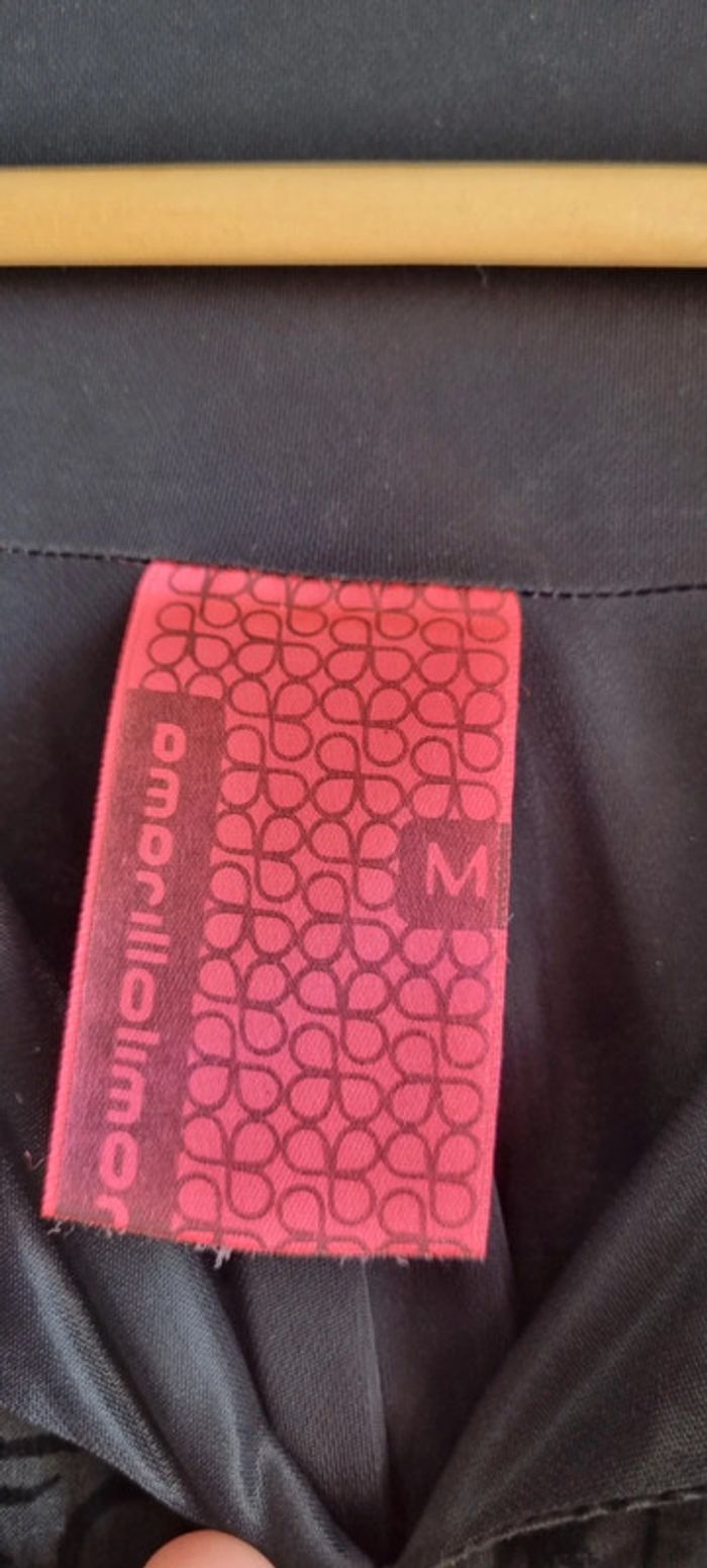 Robe noire à motifs reliefs - photo numéro 3
