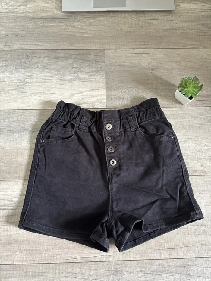 short noir, la halle