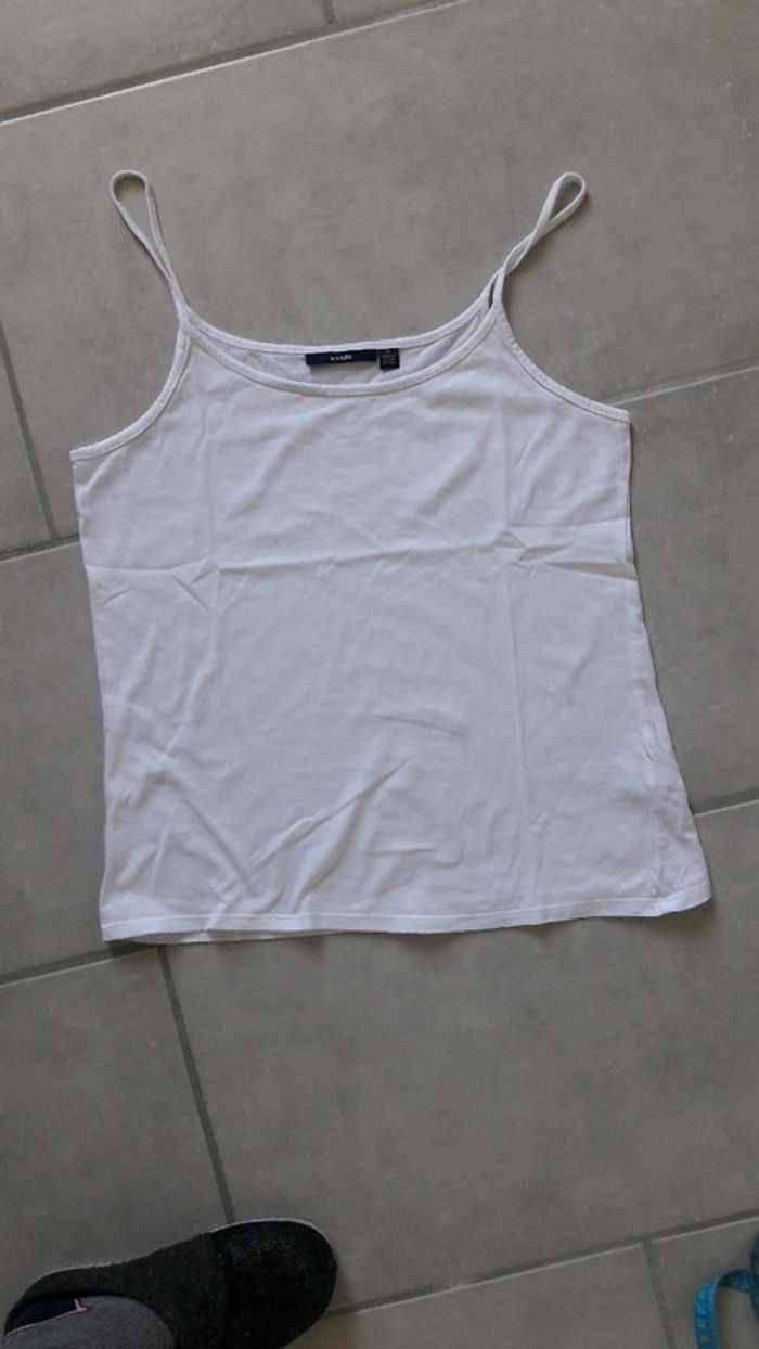 Debardeur blanc fines bretelles blanc kiabi M tres bon Etat