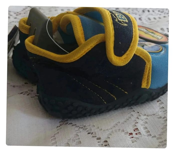 Chaussons Batman enfant - confortables, velcro, neuf, taille 20 - photo numéro 3