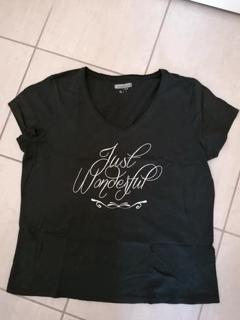 Tee-shirt porté une fois comme neuf taille XL