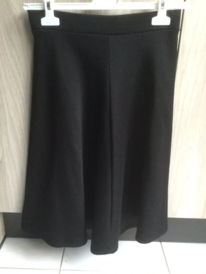 Jupe noire évasée taille 36 - photo numéro 3