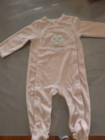 Pyjamas 1piece 23 mois Tape à l'œil