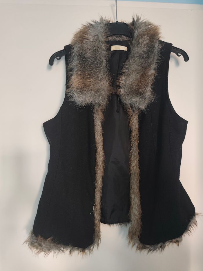 Veste sans manches avec "fourrure"