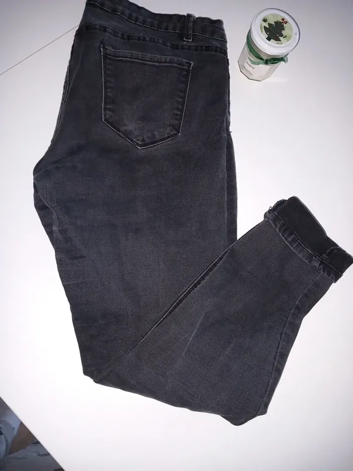 Jean noir effet usé - photo numéro 2