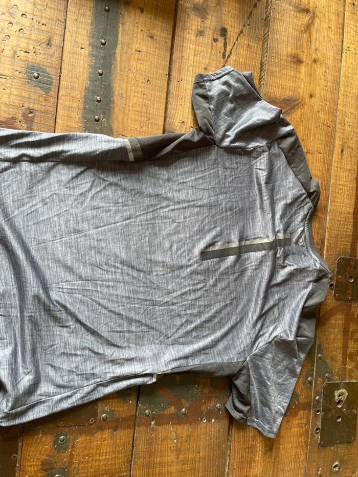 T shirt de sport gris - photo numéro 4