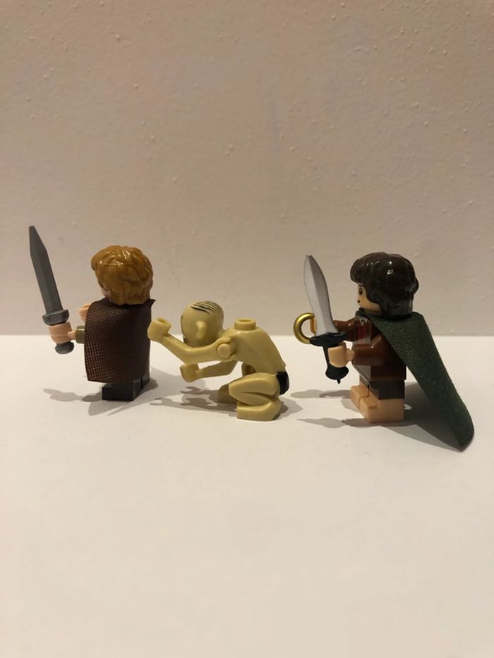 Figurine type lego Frodon avec l’anneau magique, Sam et Golum. le seigneur des anneaux - photo numéro 2
