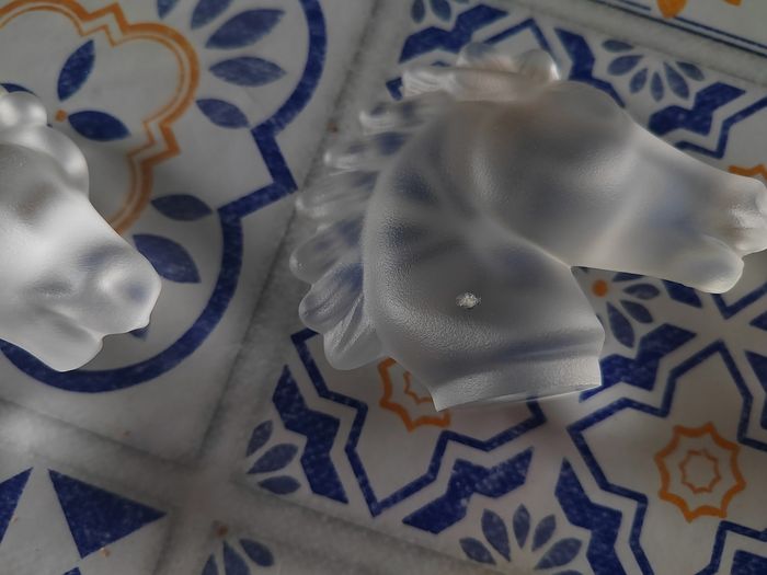 2 petites têtes de chevaux en verre - photo numéro 3