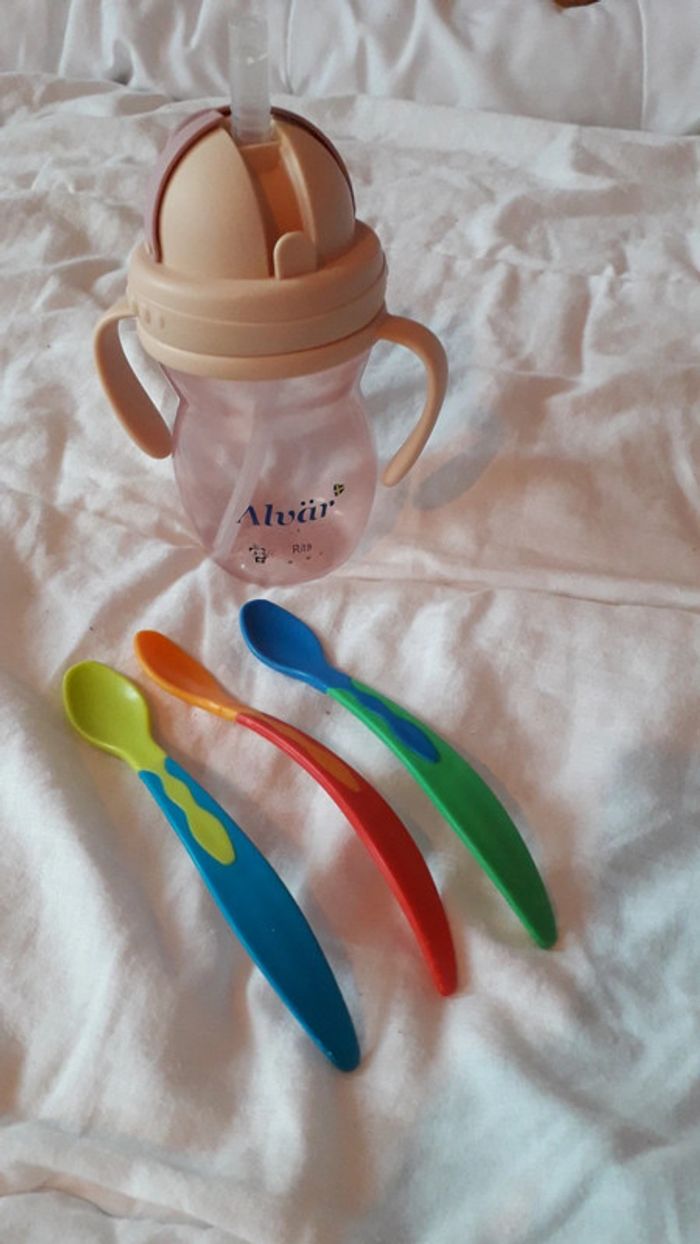 Gobelet + 3 cuillères plastiques - photo numéro 2