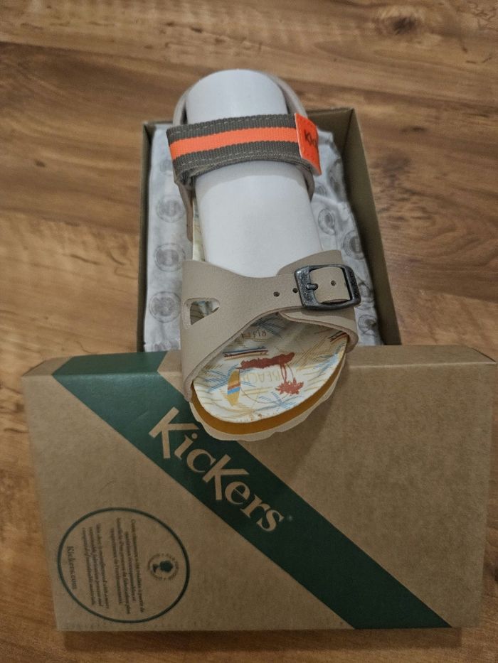 Paire de sandales de la marque kickers taille 28 - photo numéro 2