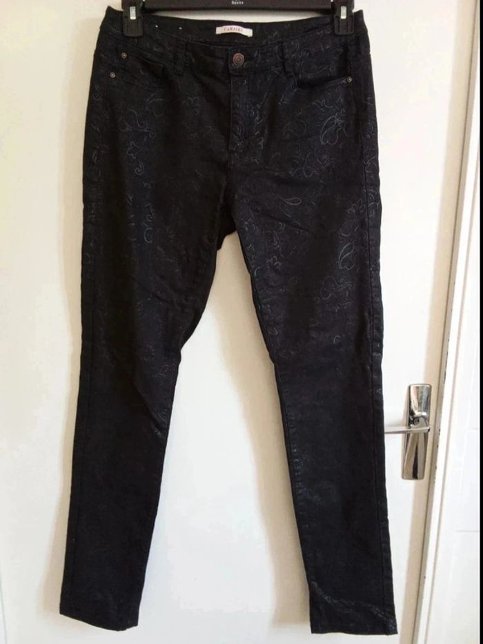 Pantalon à motifs