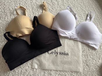 Soutiens gorges neufs sans armatures taille L correspond à un 90D
