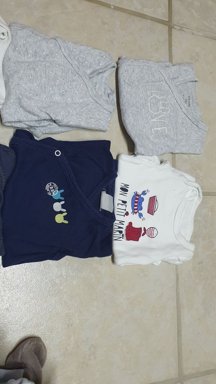 Lot 13 bodies 3 mois - photo numéro 2