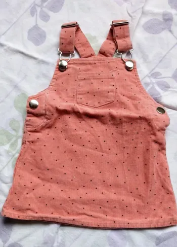 Salopette rose pâle corail petits pois noirs