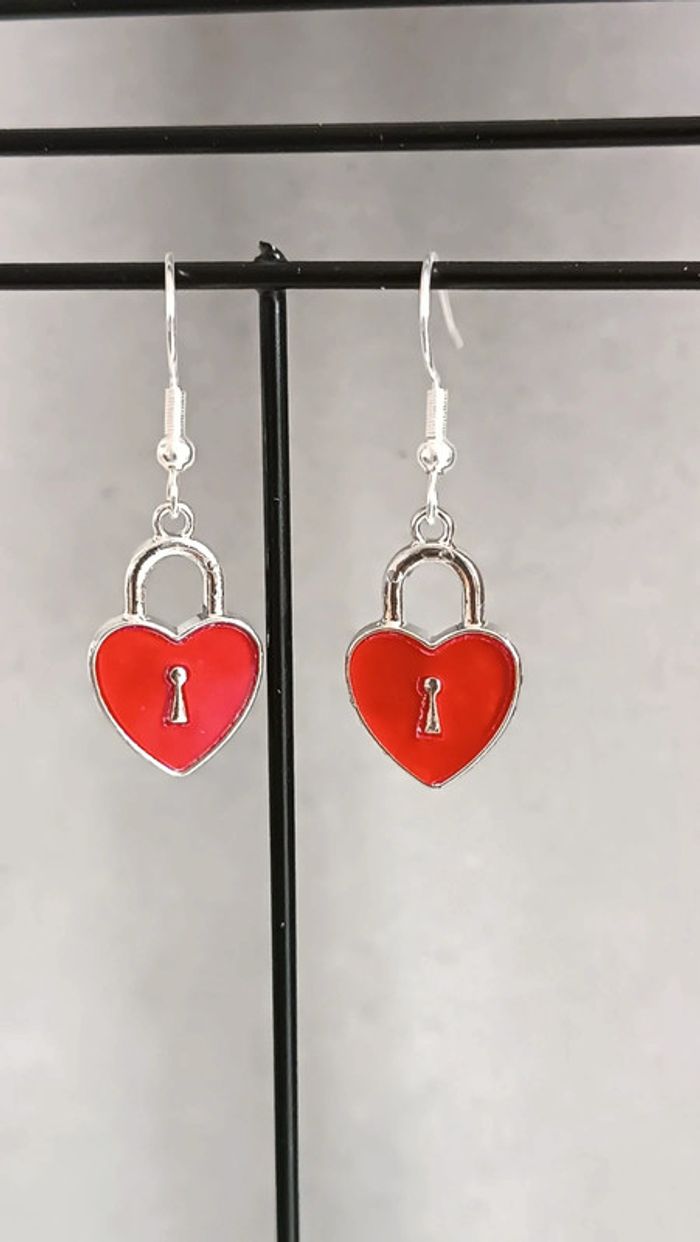 Jolie paire de boucles d'oreilles - photo numéro 2