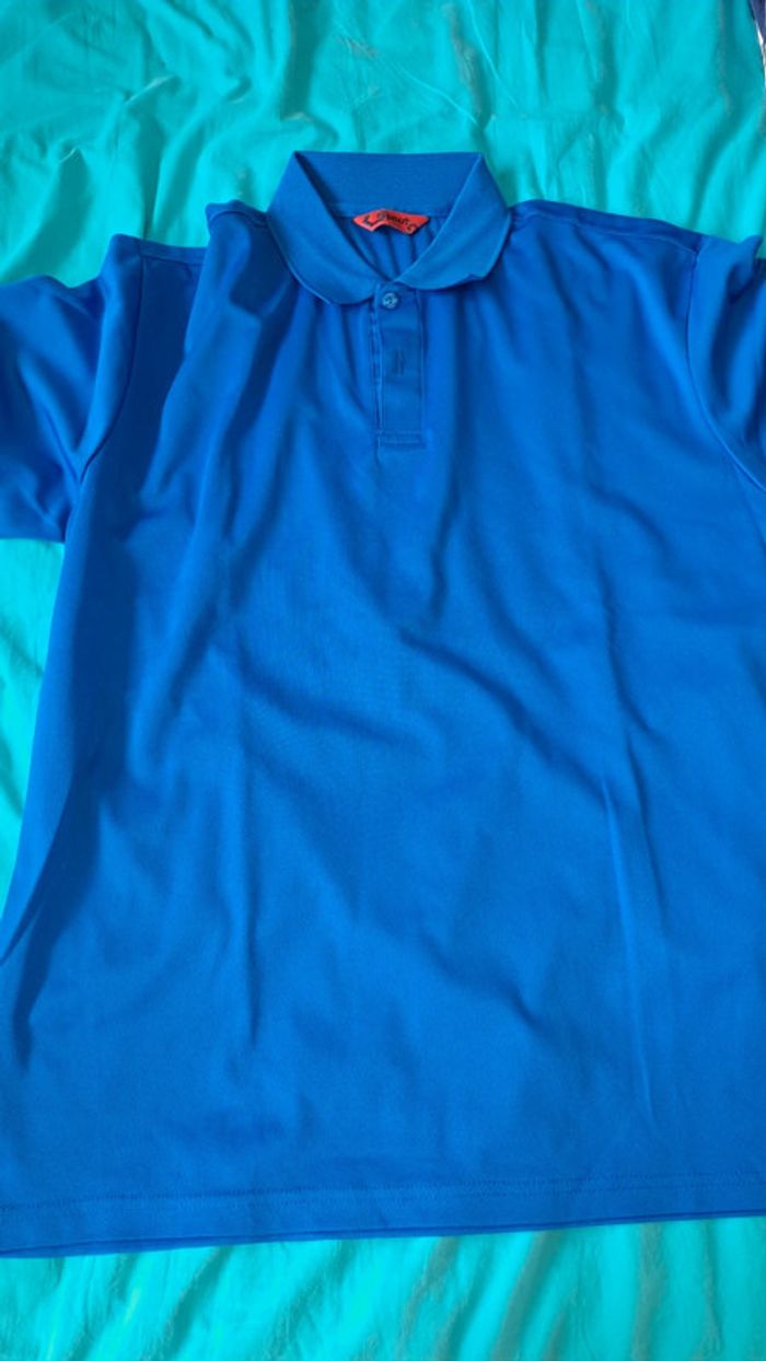 Polo bleu