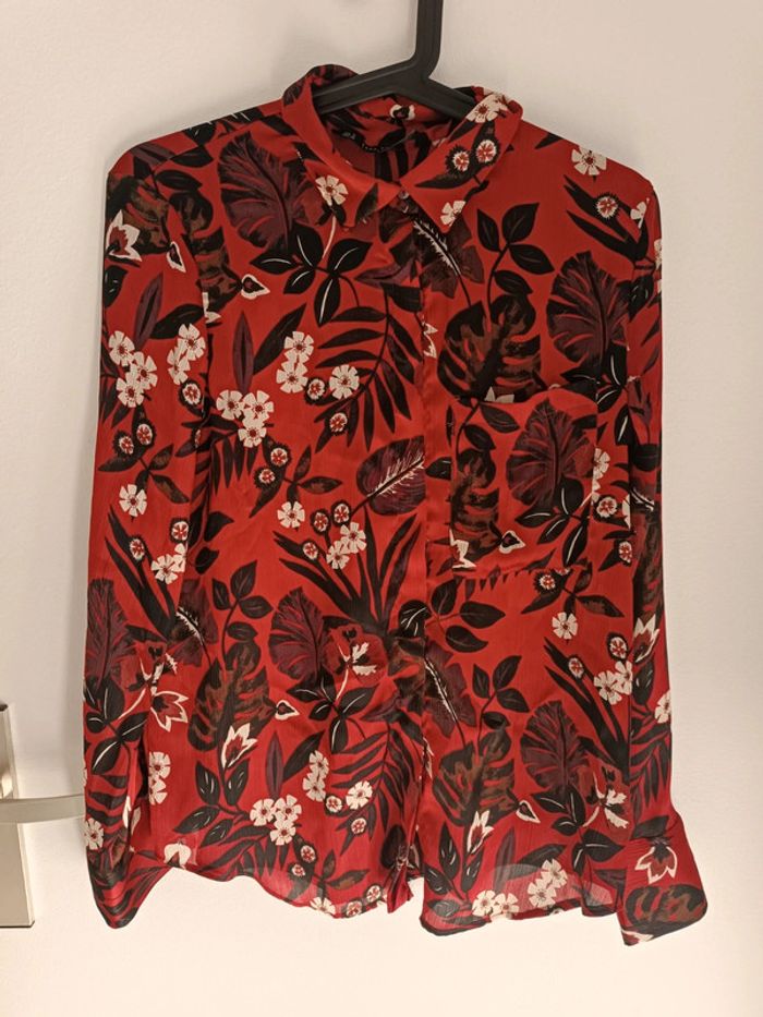 Chemisier rouge bordeaux motif feuillages floral Zara Taille M En très bon état - photo numéro 2