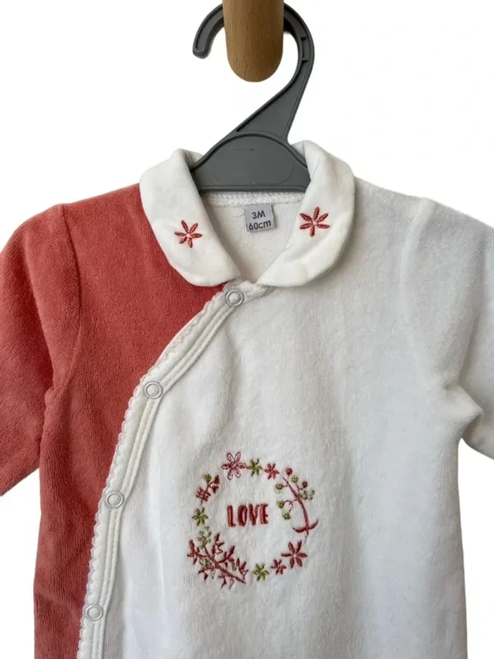 Joli pyjama velours blanc et rose “love” avec col - 3 mois - photo numéro 2