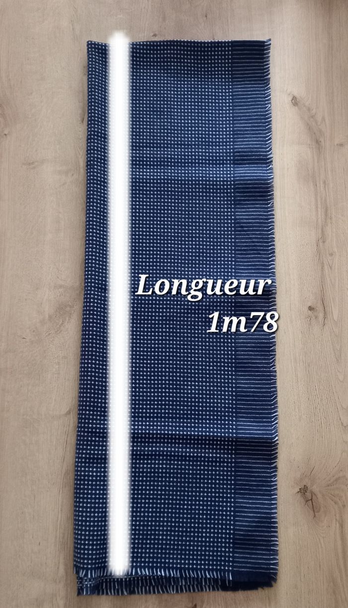 Écharpe bleu marine / blanche. - photo numéro 4