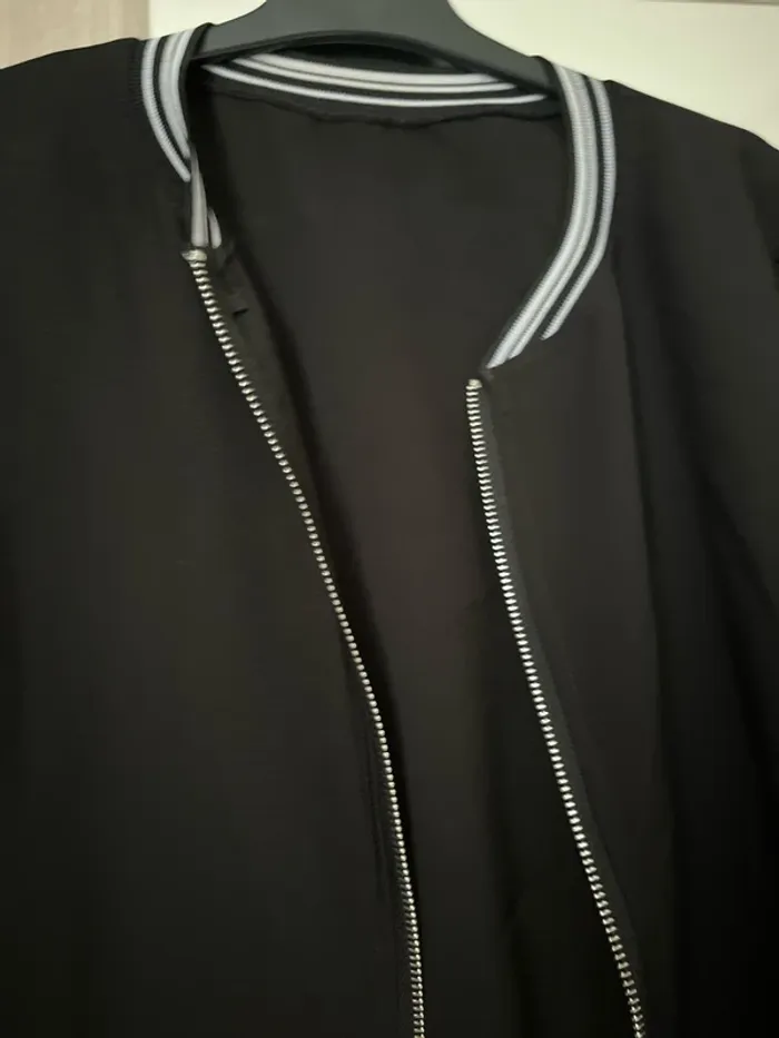 Veste à zip en dentelle - photo numéro 3