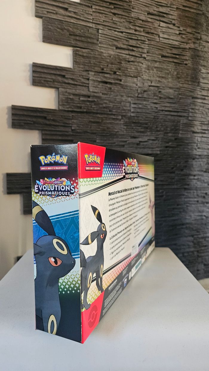 Coffret Collection Premium avec figurine Évolutions Prismatiques - photo numéro 4