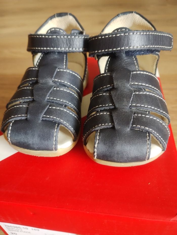 Sandales en cuir bout fermé - photo numéro 2