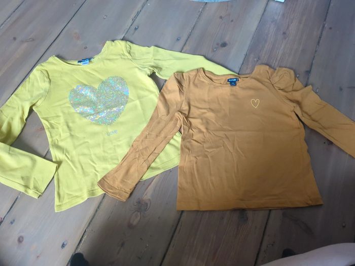 Lot t-shirt manches longues ballon jaune et moutarde coeur 6 ans