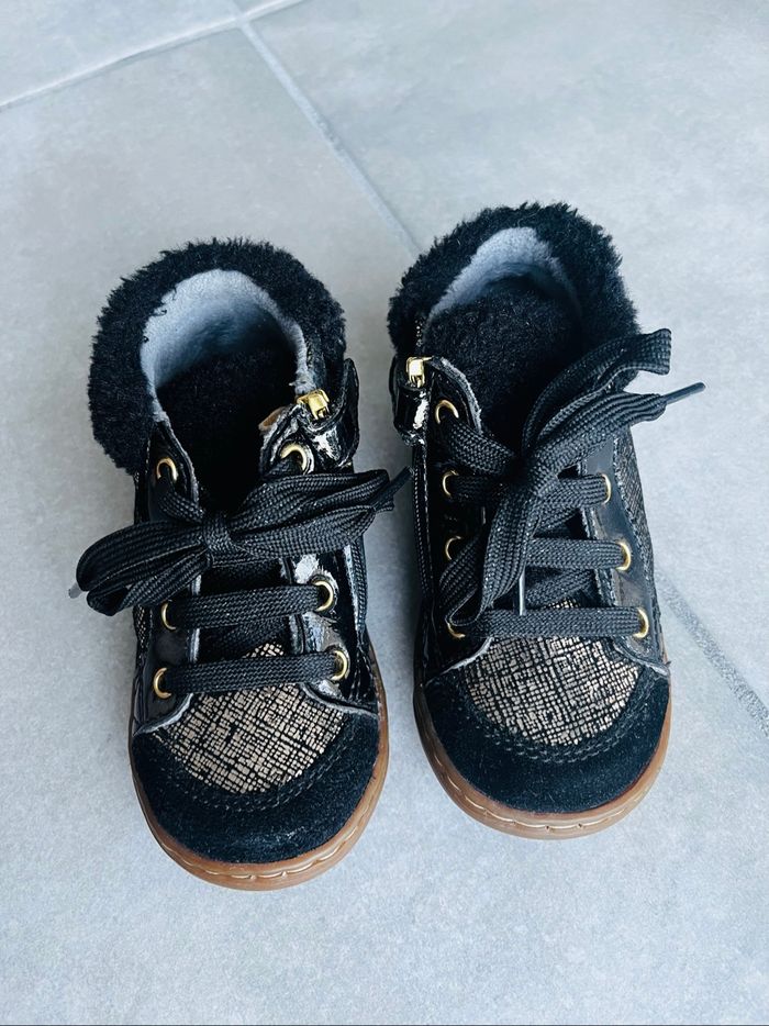 Bottines chaudes premiers pas chaussures bébé fourrées marche cuir Shoo Pom taille 23